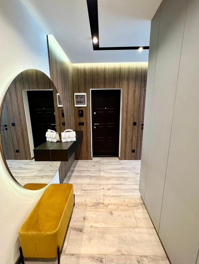 Royal Vip Jacuzzi Apart リヴィウ エクステリア 写真